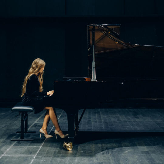 Solo pianist at grand piano